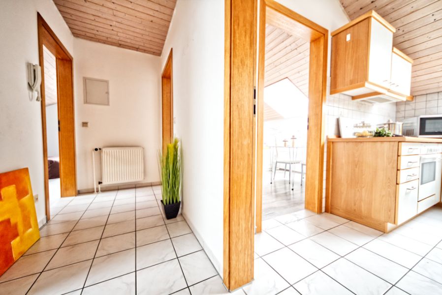Home Staging Erkenbrechtsweiler - Wohnung - Flur - Küche